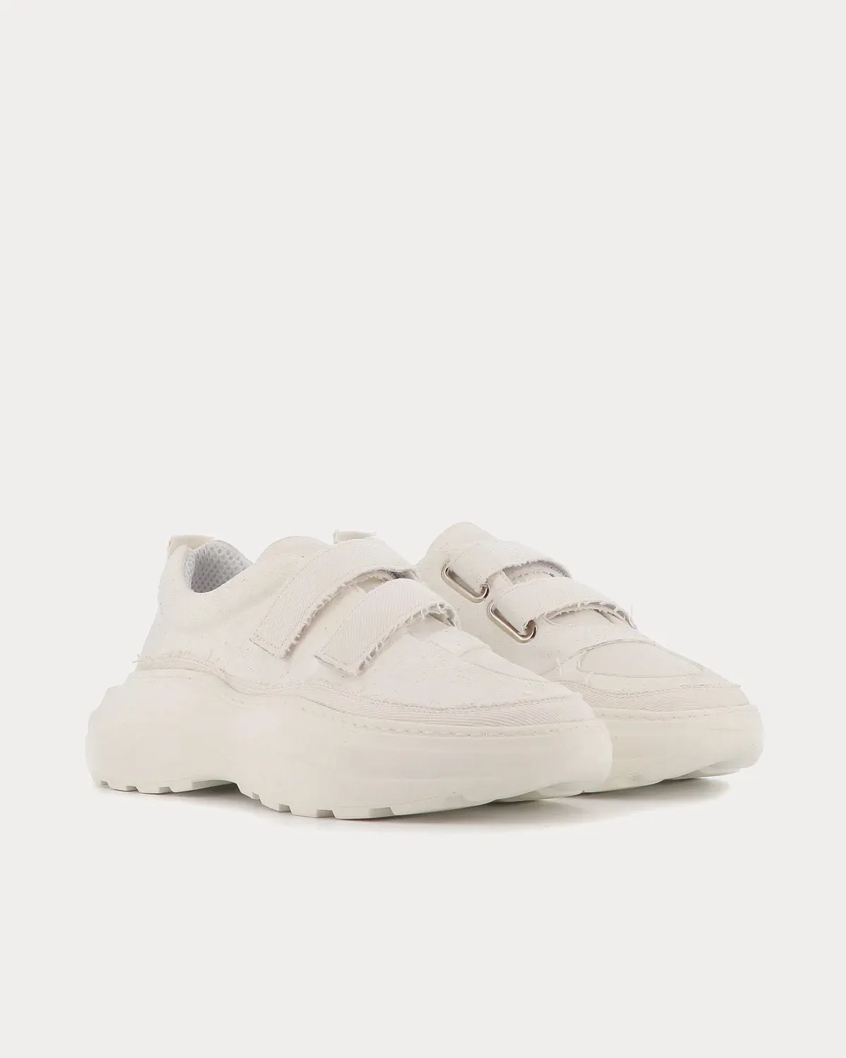 002 Strong None-Suede Triple White Low Top Sneakers