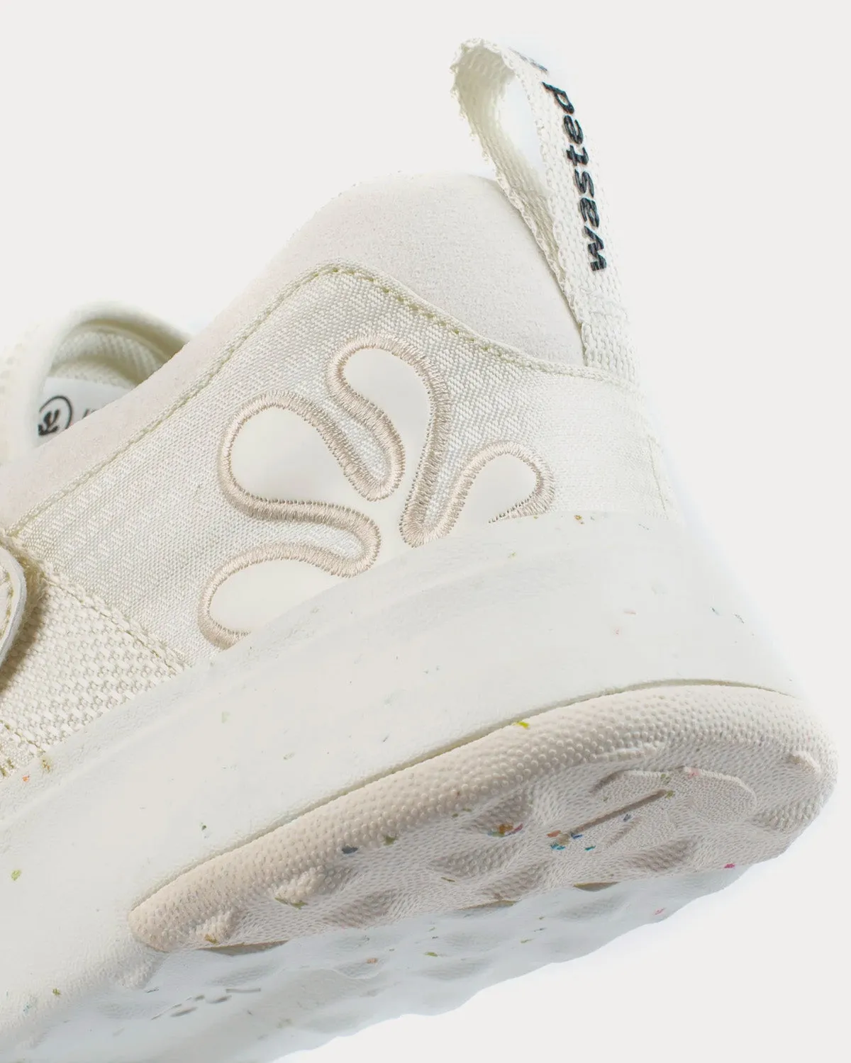 Earth Shoe 01 Sand White Slip On Sneakers