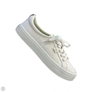 Shoes Flats By Cariuma In White, Size: 9